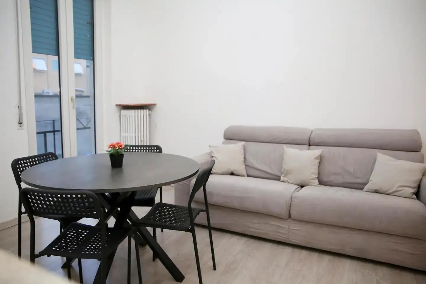Apartment Via Tevere Apt Milano Rozzano Italy